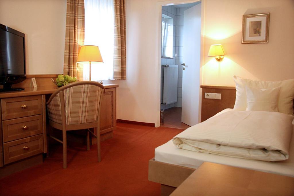Hotel Gasthof Alte Post - Restaurant Offen Oberding Exterior photo